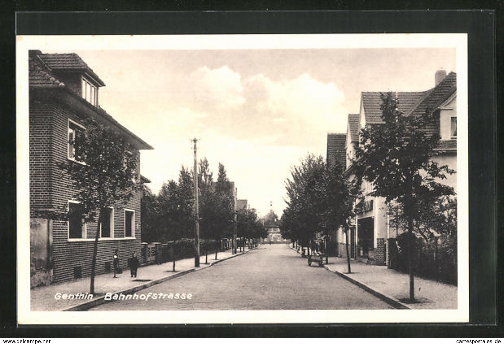 AK Genthin, Blick In Die Bahnhofstrasse - Genthin