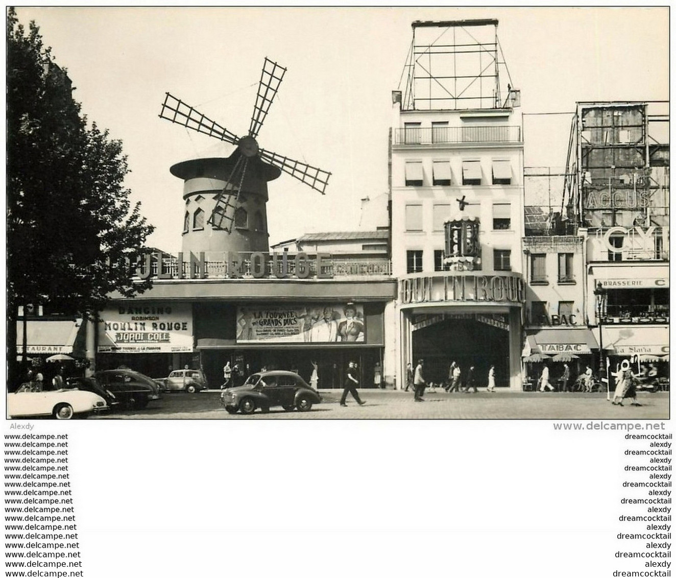 Photo Cpsm Cpm 75 PARIS 18. Le Moulin Rouge. Spectacle Et Cinéma Avec Voiture Renault 4cv - District 18
