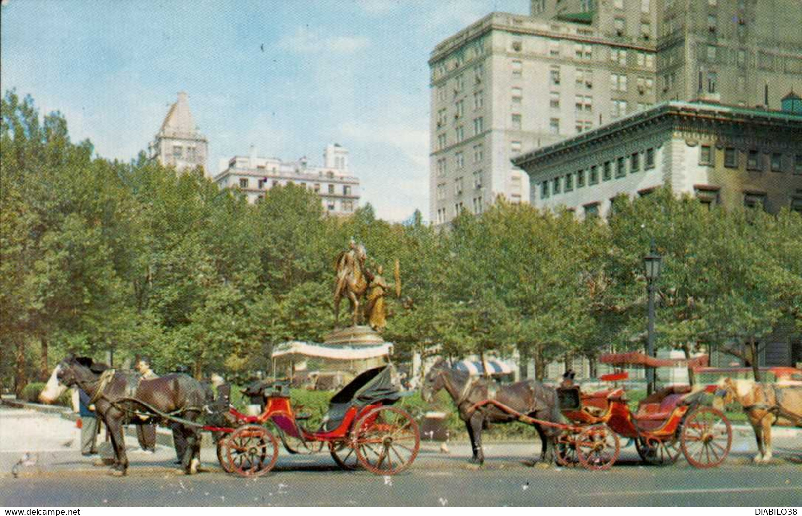 NEW YORK    ( ETATS-UNIS )   HORSE-DRAWN CARRIAGES ON 59 Th  STREET - Central Park