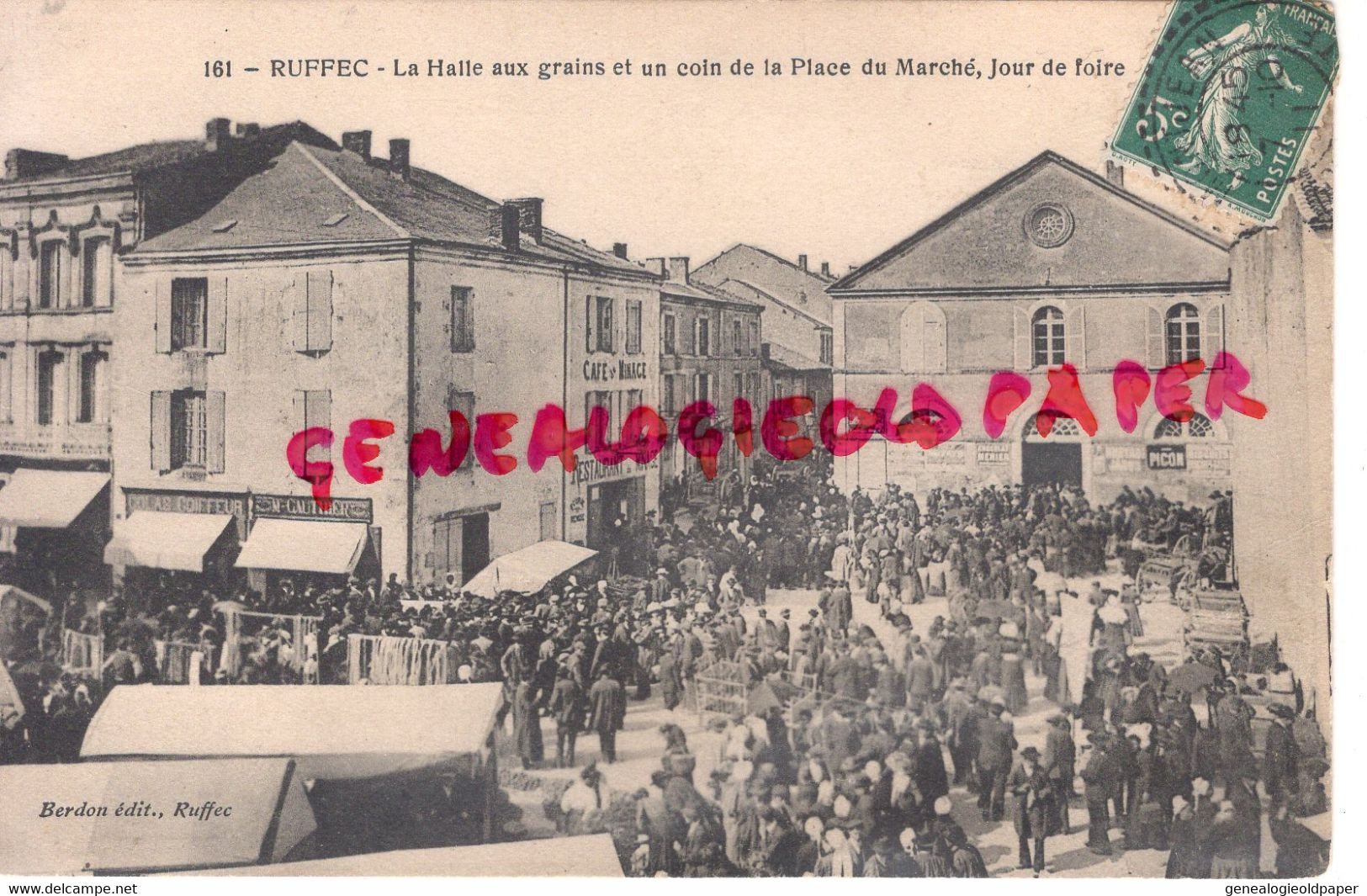 16-  RUFFEC - LA HALLE AUX GRAINS ET UN COIN DE LA PLACE DU MARCHE JOUR DE FOIRE - EDITEUR BERDON 1911  - CHARENTE - Ruffec