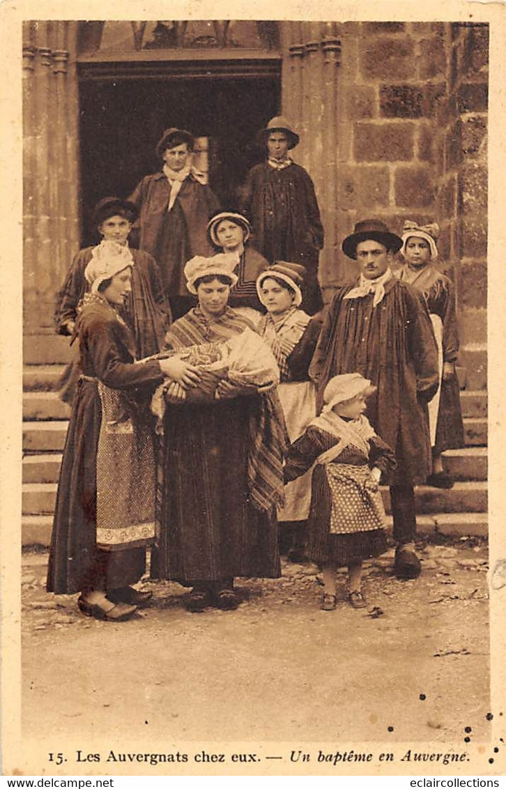 Divers Auvergne      63       Un Baptême En Auvergne        (voir Scan) - Auvergne Types D'Auvergne