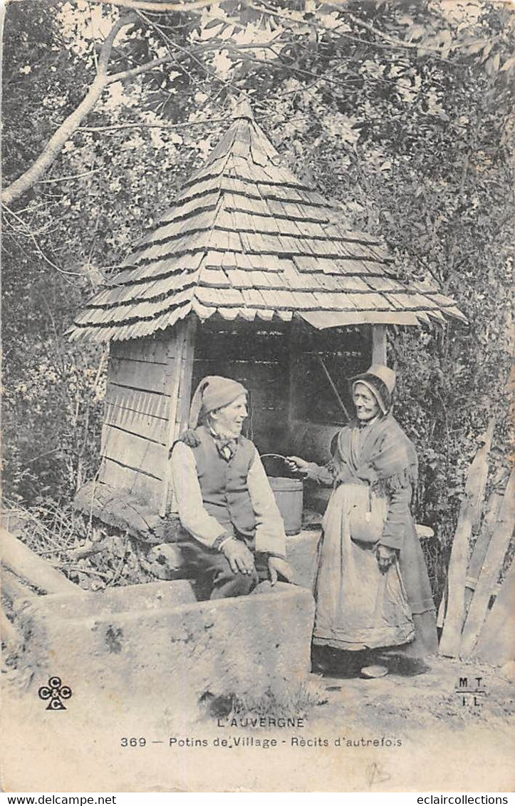 Divers Auvergne      63       Un Couple Au Puits. Potins Du Village      (voir Scan) - Auvergne Types D'Auvergne