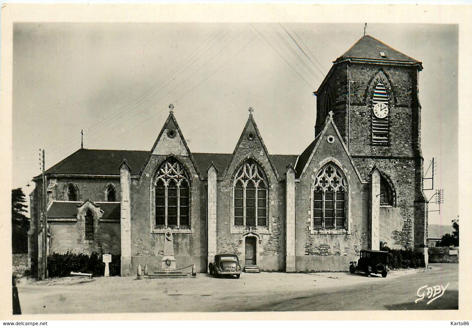 La Plaine Sur Mer * Rue Et Place De L'église * Automobile Voiture Ancienne - La-Plaine-sur-Mer