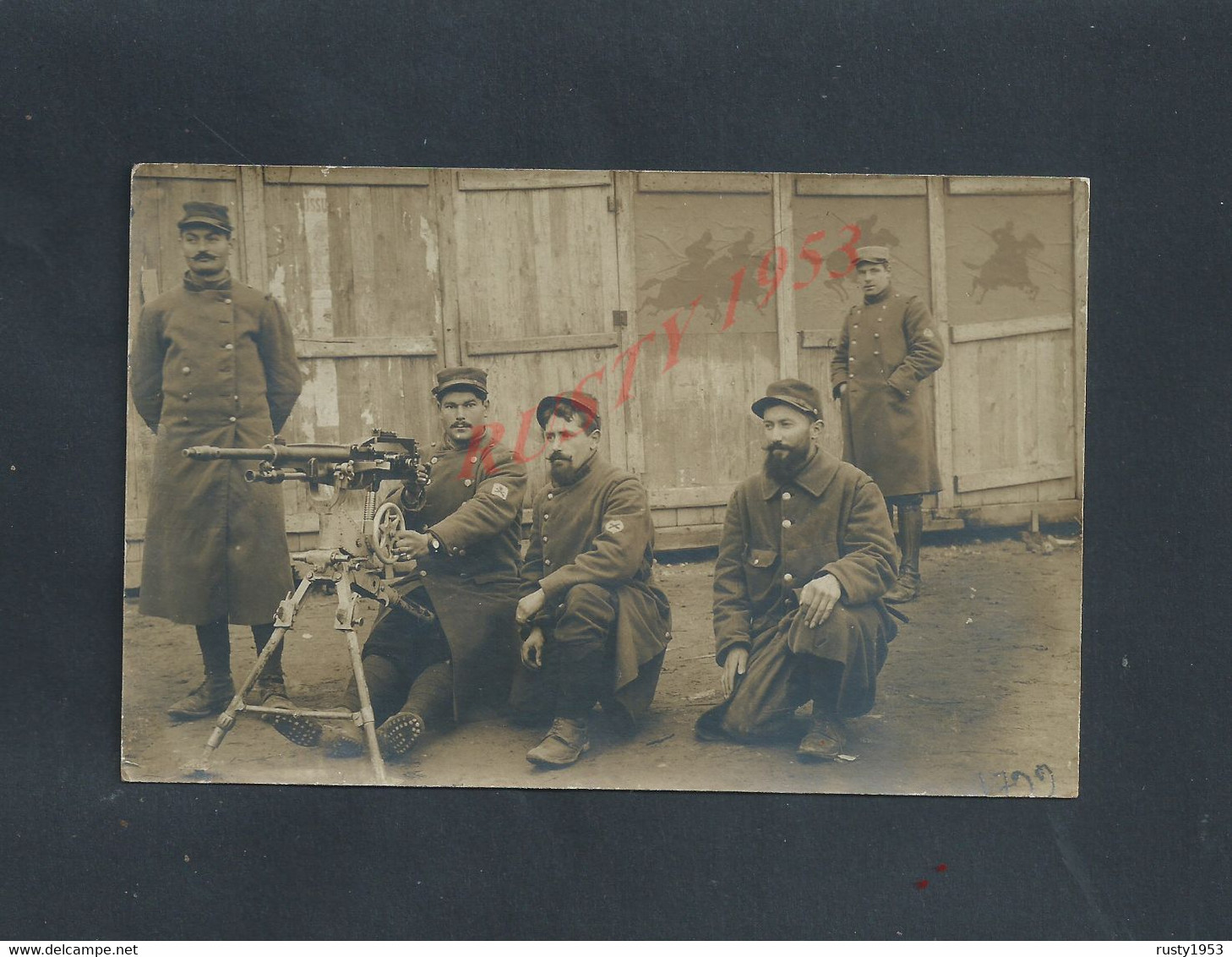 MILITARIA CARTE PHOTO MILITAIRE GROUPE DE SOLDATS AVEC UNE MITRAILLEUSE ECRITE DE SENS EN 1915 : - Weltkrieg 1914-18