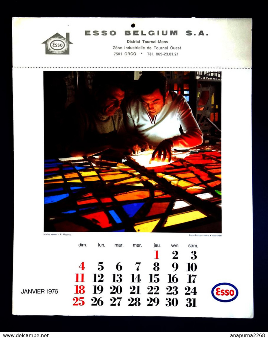 ...CALENDRIER   ESSO....1976....METIERS D ART ET D'ARTISANAT...GRAVEUR...SCULPTEUR...SABOTIER   Etc. - Grand Format : 1971-80