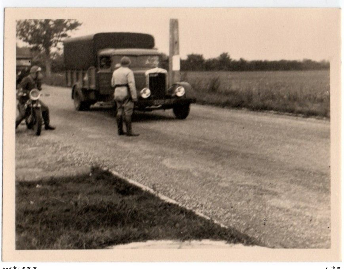 MILITARIA. PHOTO. CAMION BERLIET BACHE - Guerra, Militares