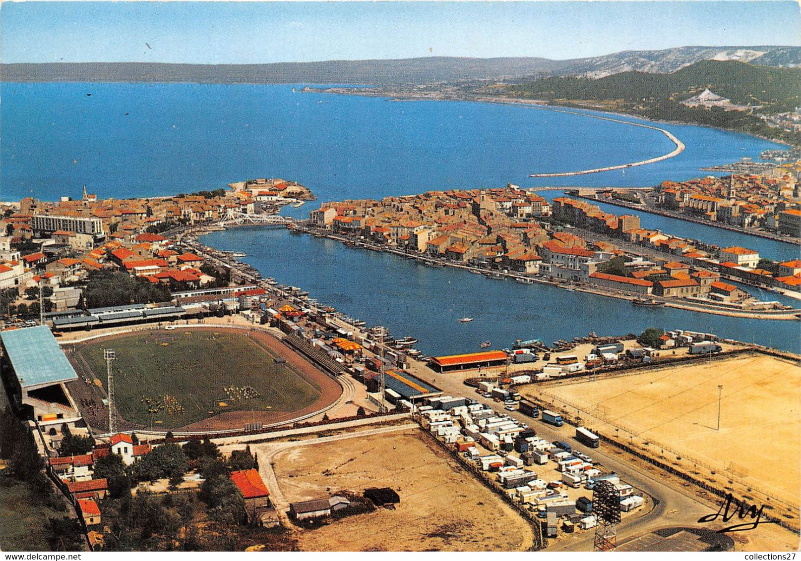 13-MARTIGUES-  LE STADE MUNICIPALE ET LE QUARTIER DE L'ILE - Martigues