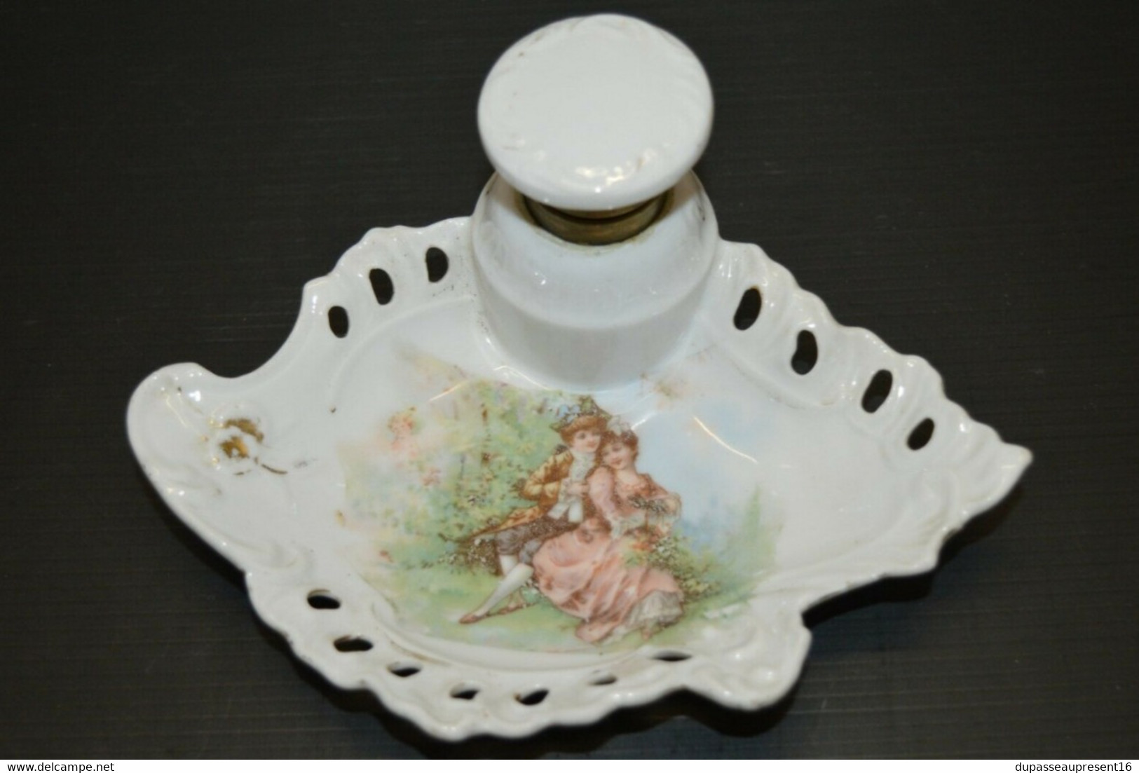 ENCRIER PORCELAINE ART NOUVEAU BLANC A Décor D'enfants PETITS MARQUIS MARQUISE - Tinteros