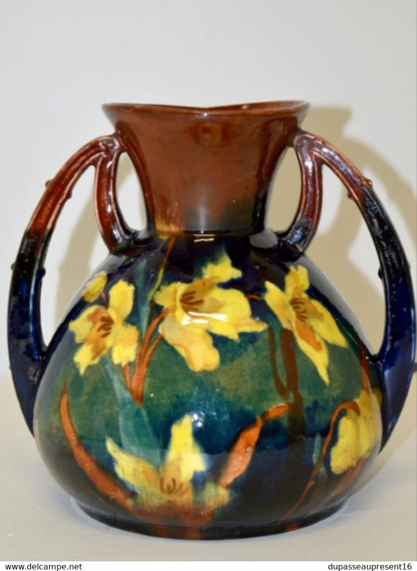 VASE IMPRESSIONNISTE OLD MORAVIAN POTTERY JONQUILLES ART NOUVEAU AUSTRIA collection déco Vintage vitrine