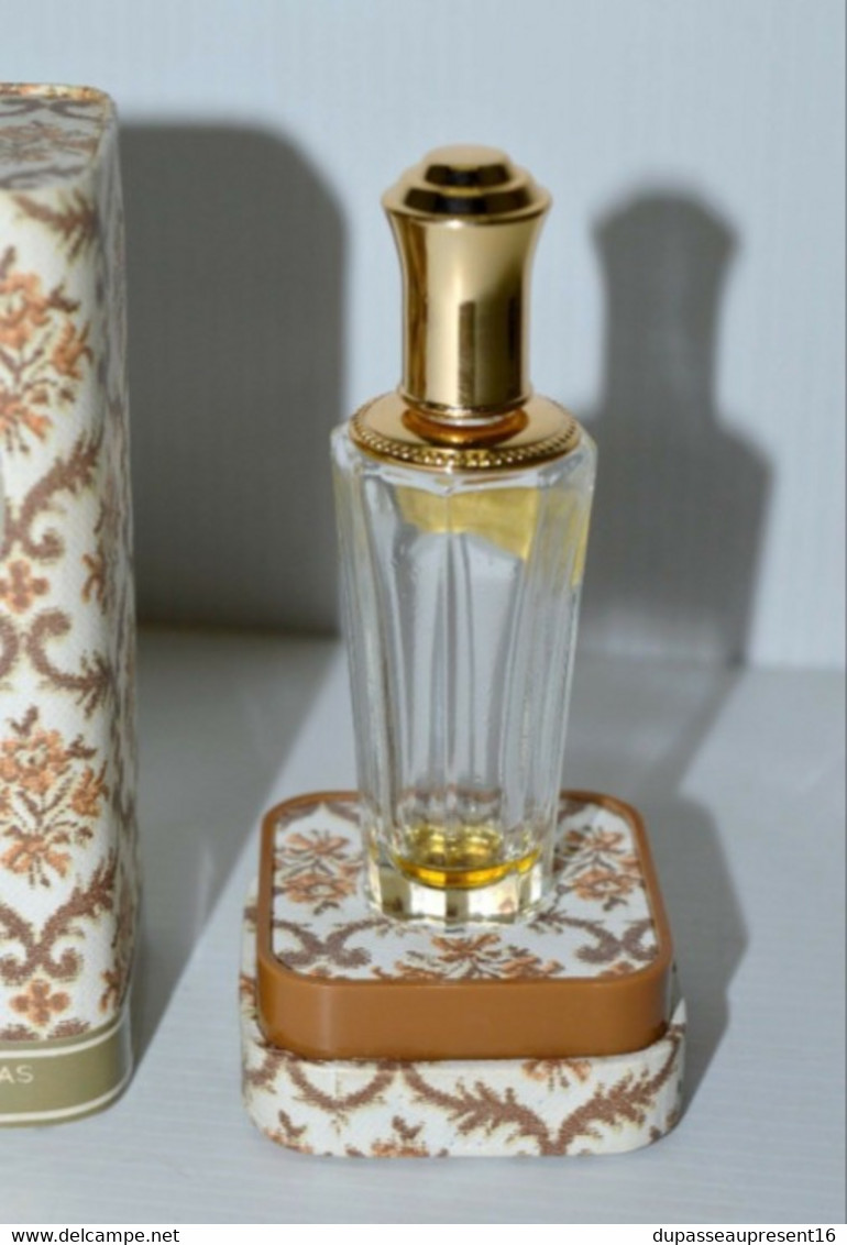 BOITE CARTONNEE ANCIENNE ET BOUTEILLE VIDE PARFUM Madame ROCHAS Etat Collection Déco Vitrine - Flakons (leer)