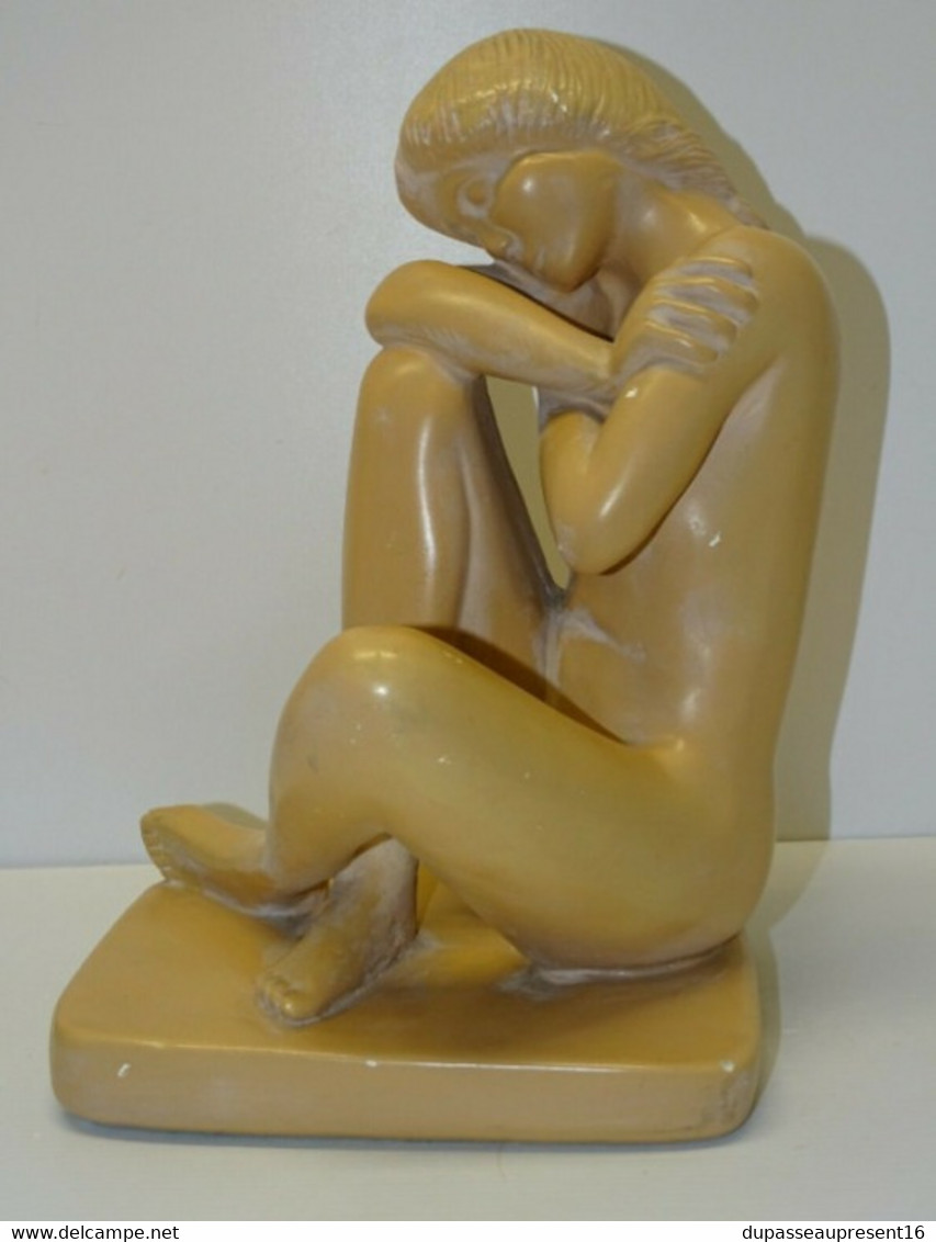 SUJET SCULPTURE PLATRE ANCIEN ART DECO FEMME NUE DENUDEE PLATRE PEINT NON Signé COLLECTION DECO VITRINE