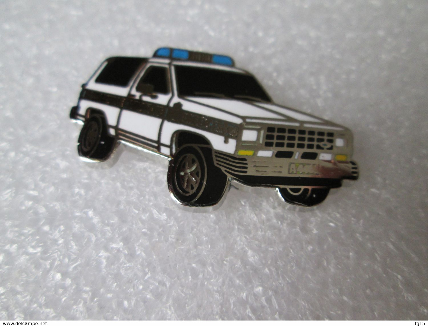 PIN'S     FORD  BRONCO   1985     GENDARMERIE LUXEMBOURG  Email Grand Feu  DEHA - Ford