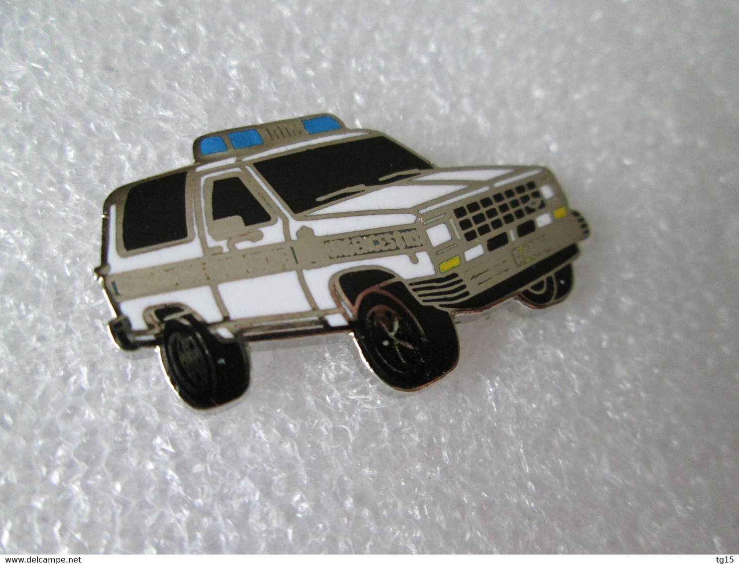 PIN'S     FORD  BRONCO   1985     GENDARMERIE LUXEMBOURG  Email Grand Feu  DEHA - Ford