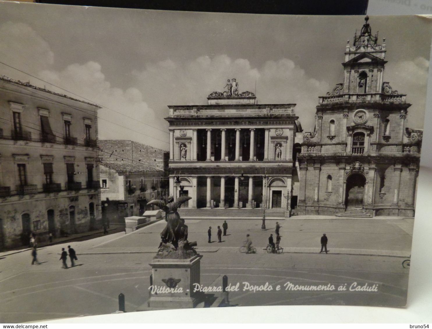 Cartolina  Vittoria Prov Ragusa Piazza Del Popolo E Monumento Ai Caduti 1957 - Ragusa