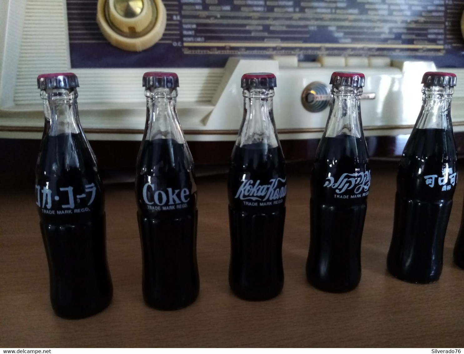 9 mini bouteilles Coca Cola années 70