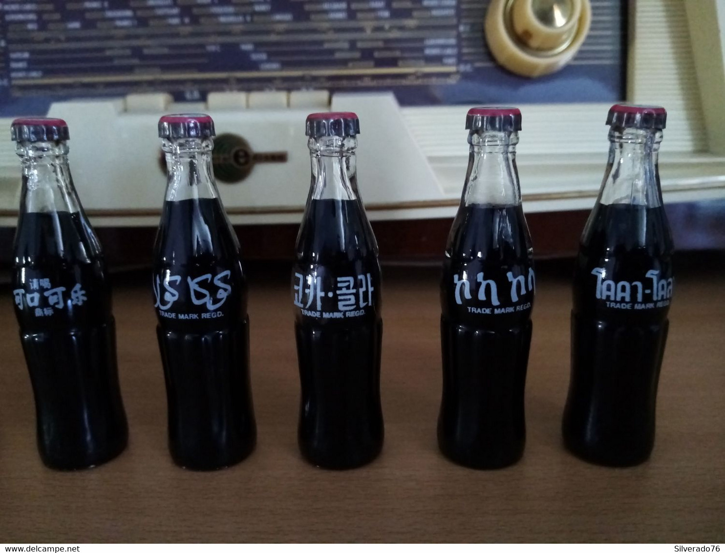 9 mini bouteilles Coca Cola années 70