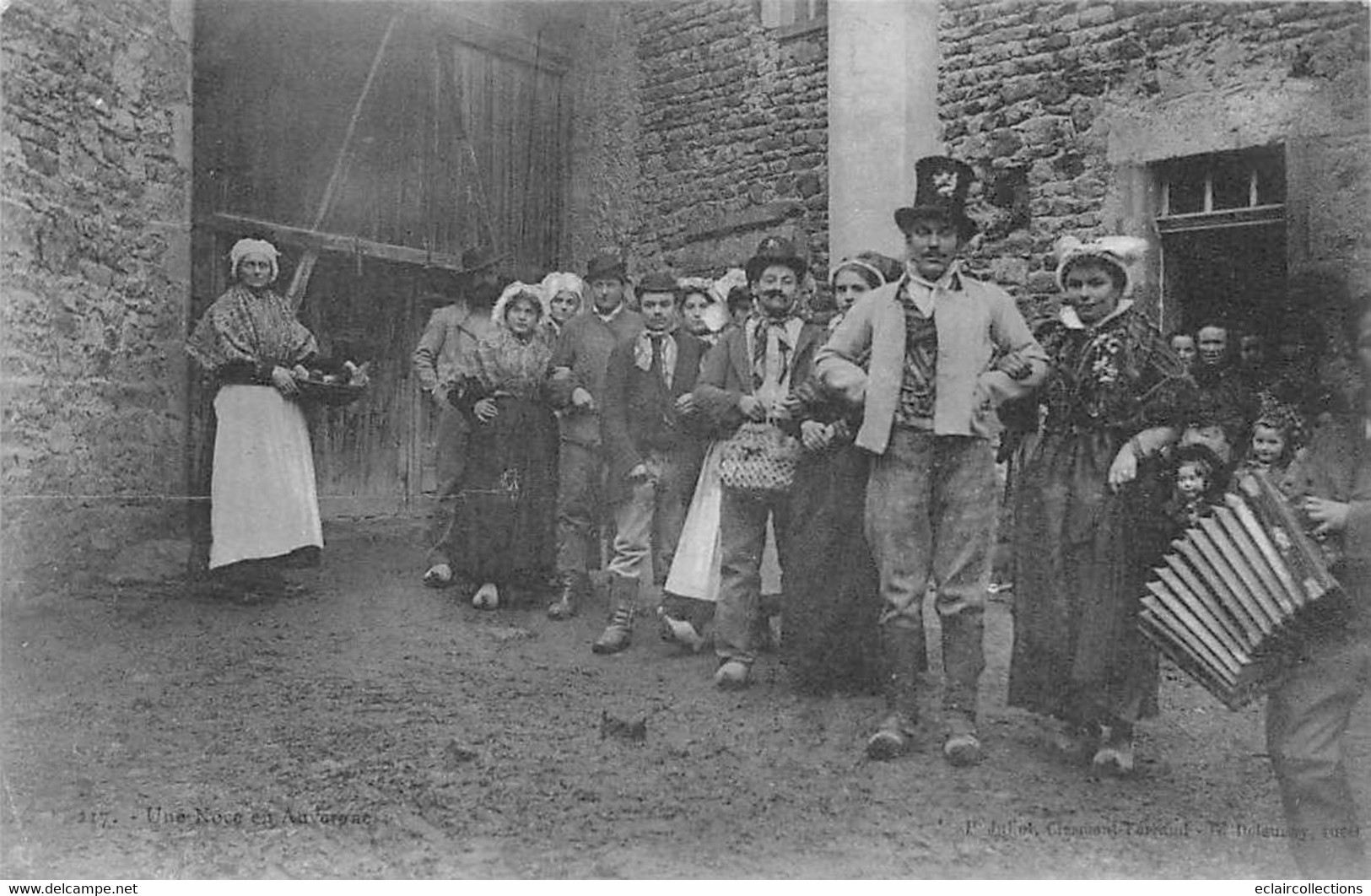 Divers Auvergne        63        Une Noce En Auvergne . Accordéon    (voir Scan) - Auvergne Types D'Auvergne