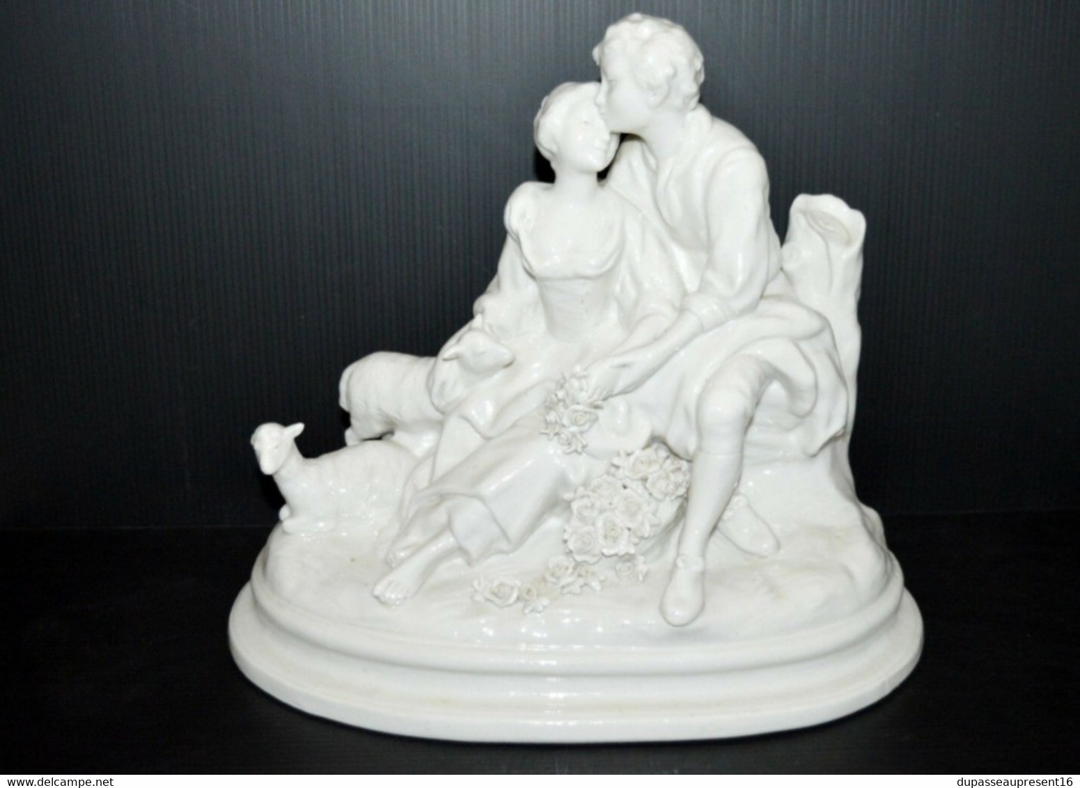 GROUPE PORCELAINE CAPODIMONTE Joseph D'ASTE SCENE GALANTE COUPLE MOUTONS FLEURS Statuette ITALIE COLLECTION DECO - Capodimonte (ITA)