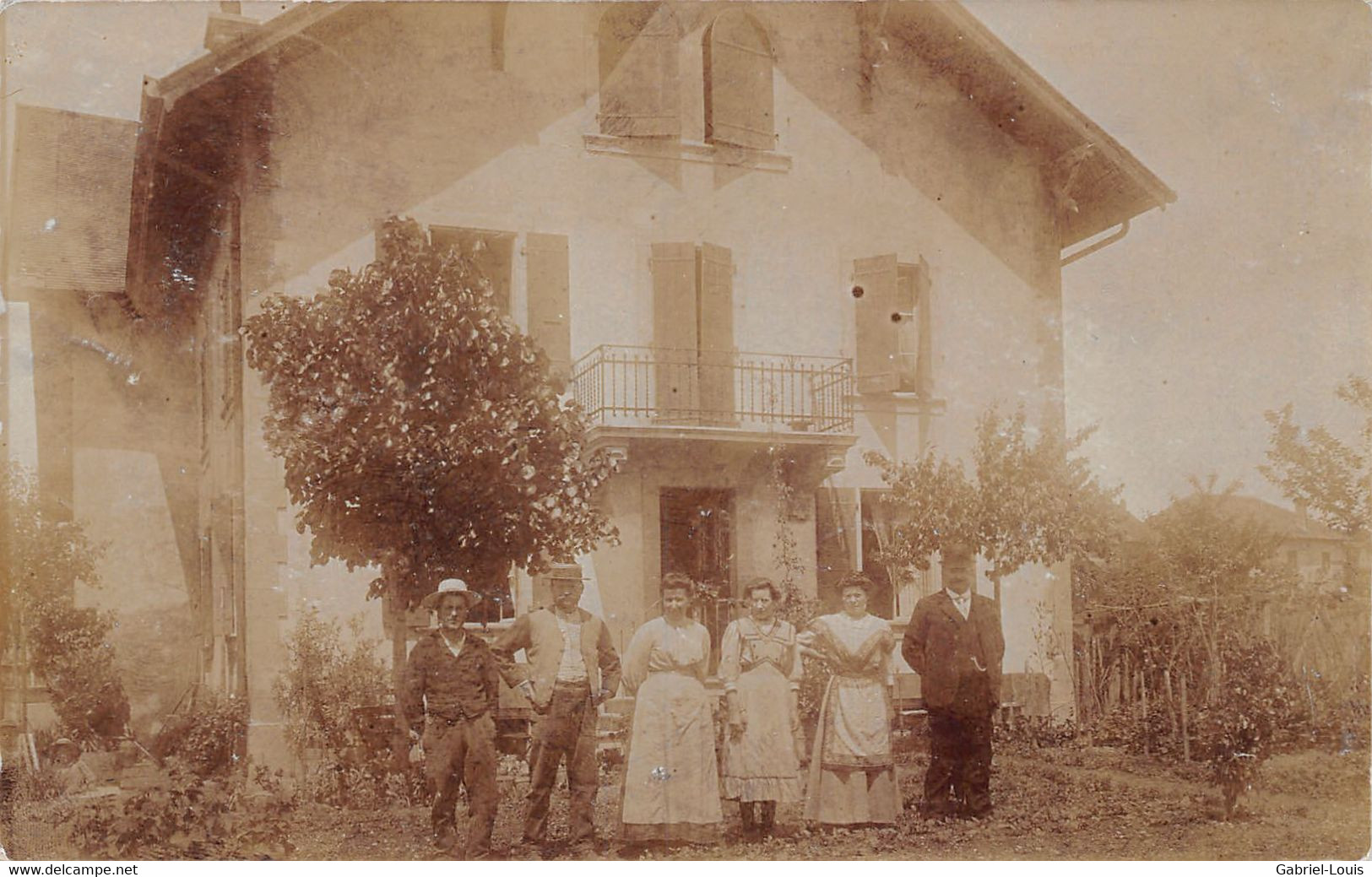 Carte-Photo - Cachet Etoy - Famille Devant La Maison - Étoy