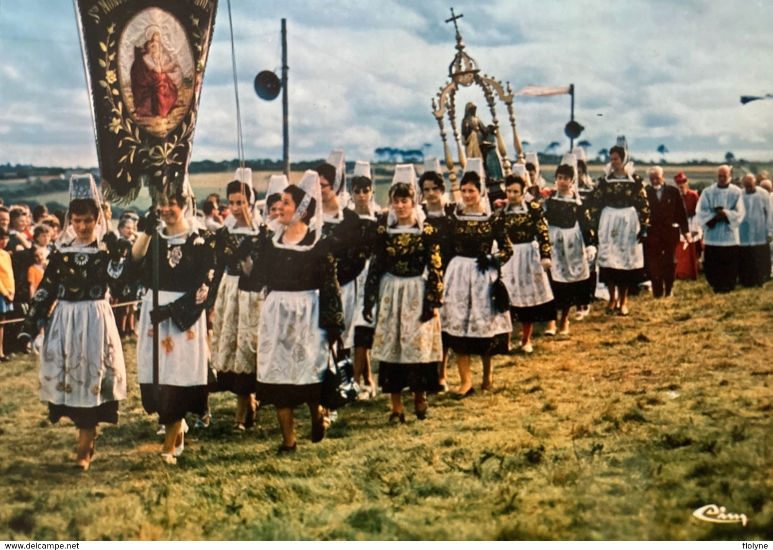 Plonévez Porzay - Ste Anne La Palud - Défilé Du Groupe De Femmes Mariés - Le Pardon - Coiffe Costume - Plonévez-Porzay