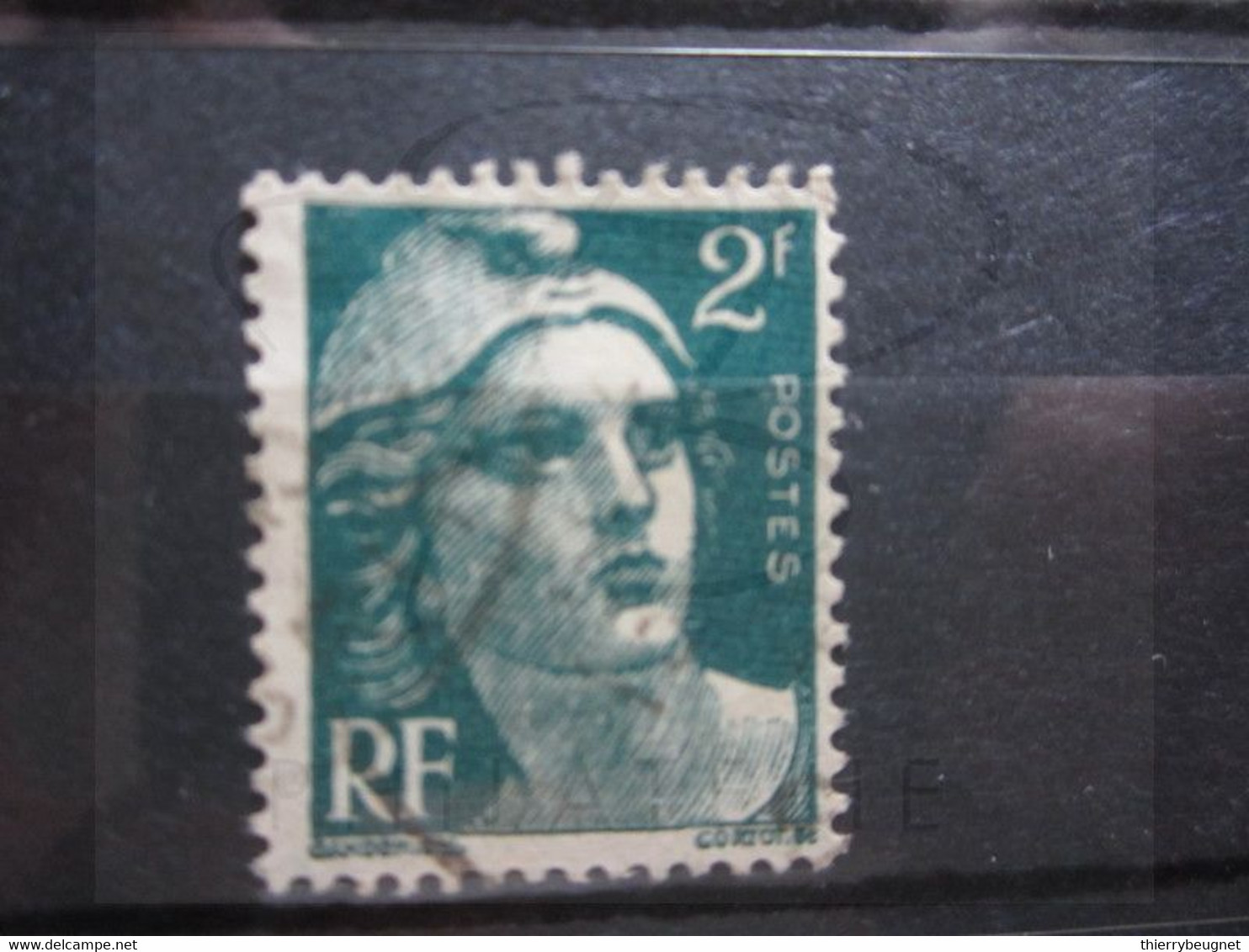 VEND BEAU TIMBRE DE FRANCE N° 713 , FOND LIGNE !!! (z) - Gebruikt