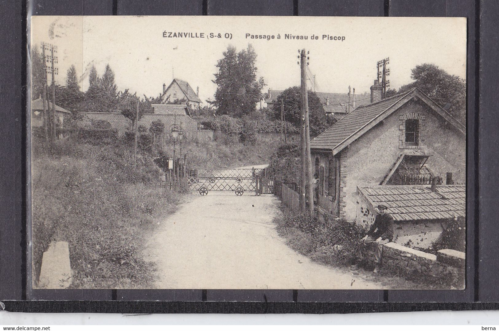 95 EZANVILLE PASSAGE A NIVEAU - Ezanville