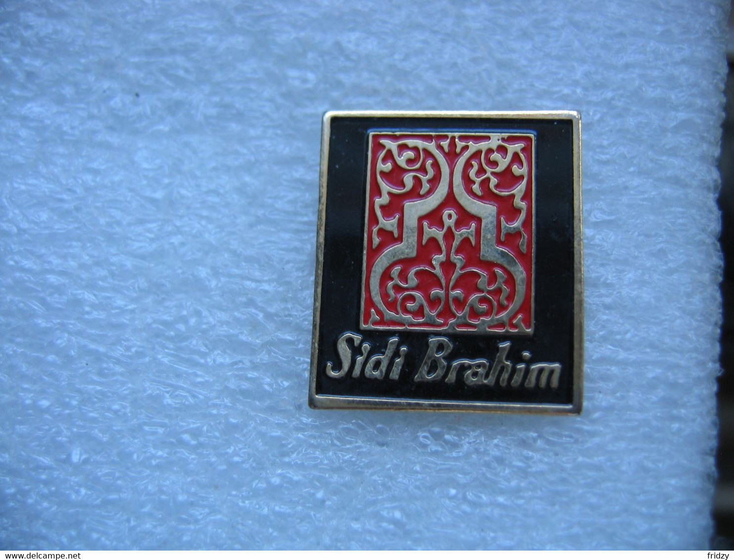 Pin's Embleme Sidi Brahim, Vin Du Maghreb Rouge 12,5° - Boissons