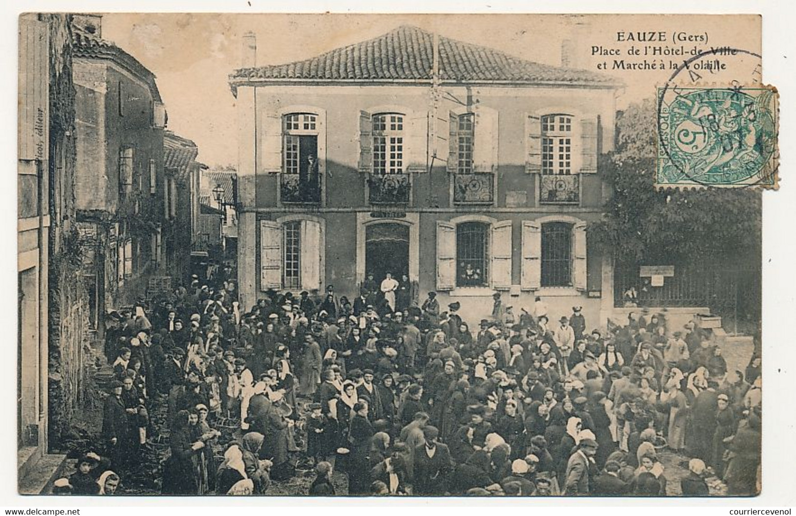 CPA - EAUZE (Gers) - Place De L'Hotel De Ville Et Marché à La Volaille - Sonstige & Ohne Zuordnung