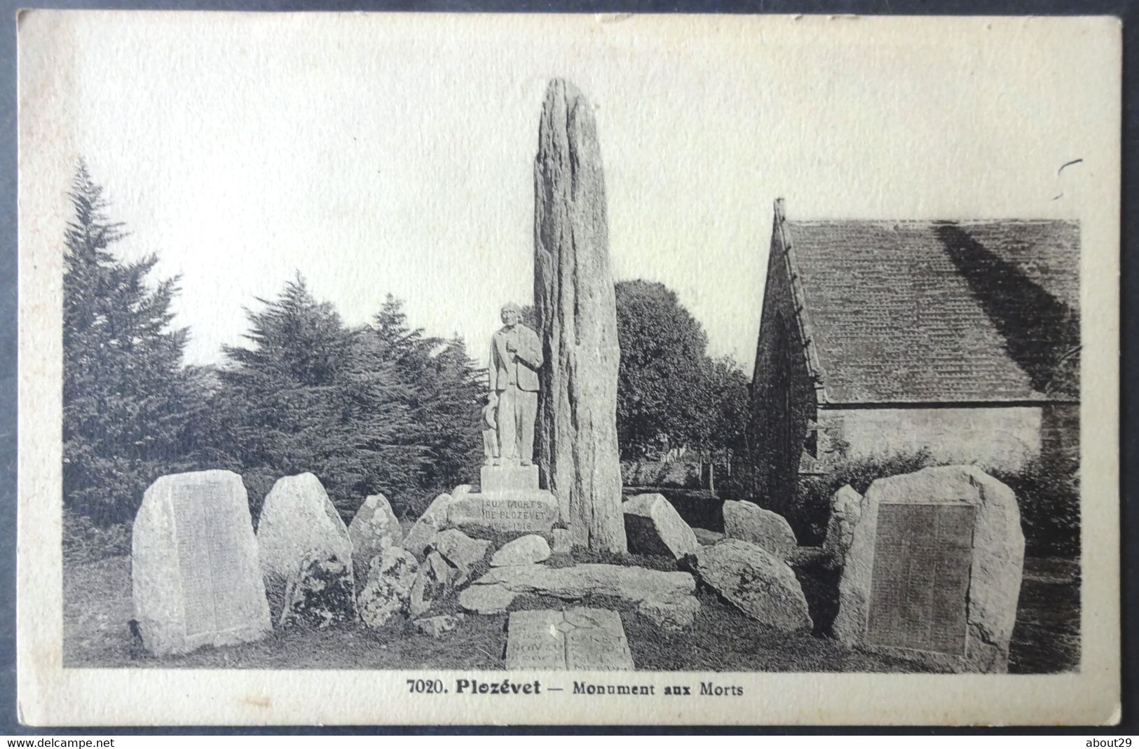 CPA 29 PLOZEVET - Monument Aux Morts - Villard 7020 - Réf. U 98 - Plozevet