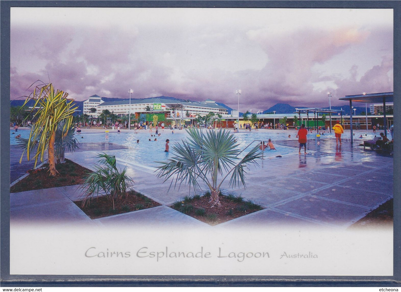 Cairns, Esplanade Lagoon,  Une Lagune D'eau Salée Où Se Baigner. Australie Carte Postale Neuve - Cairns