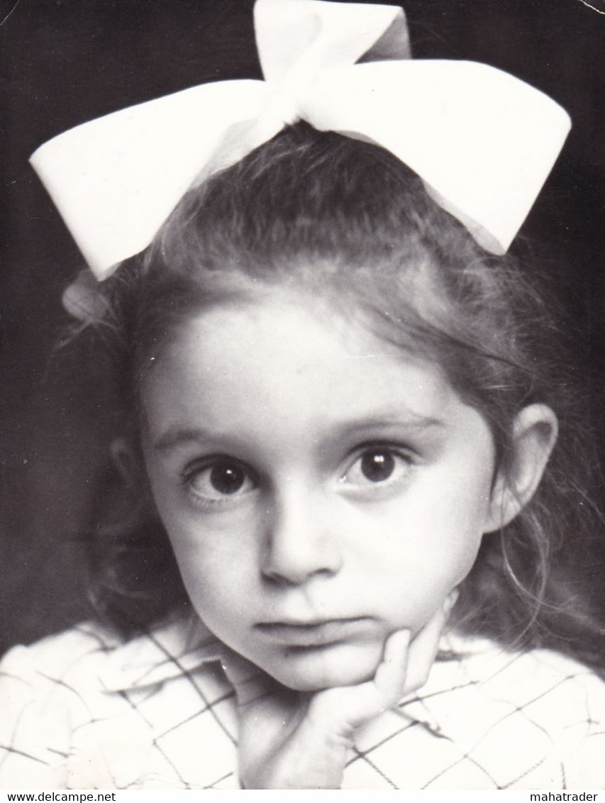 Old Real Original Photo - Little Girl With A Ribbon - Shot 1977 - Ca. 11.8x9 Cm - Anonymous Persons