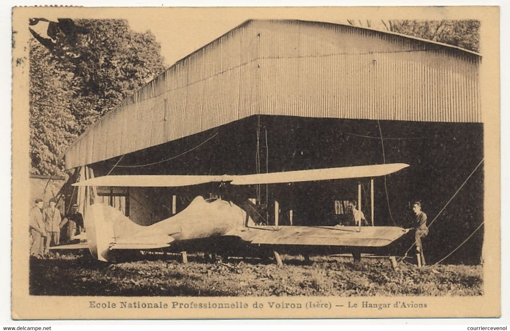 CPSM - VOIRON (Isère) - Ecole Nationale Professionnelle De Voiron - Le Hangar D'Avions - Voiron