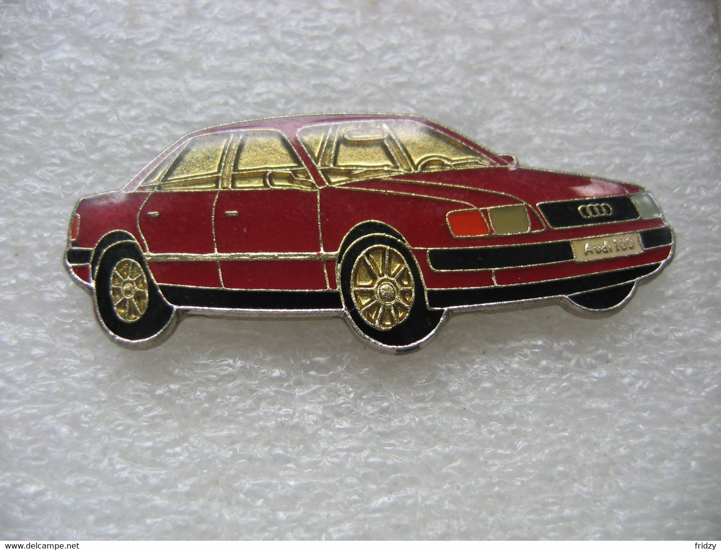 Pin's D'une Audi 100 - Audi