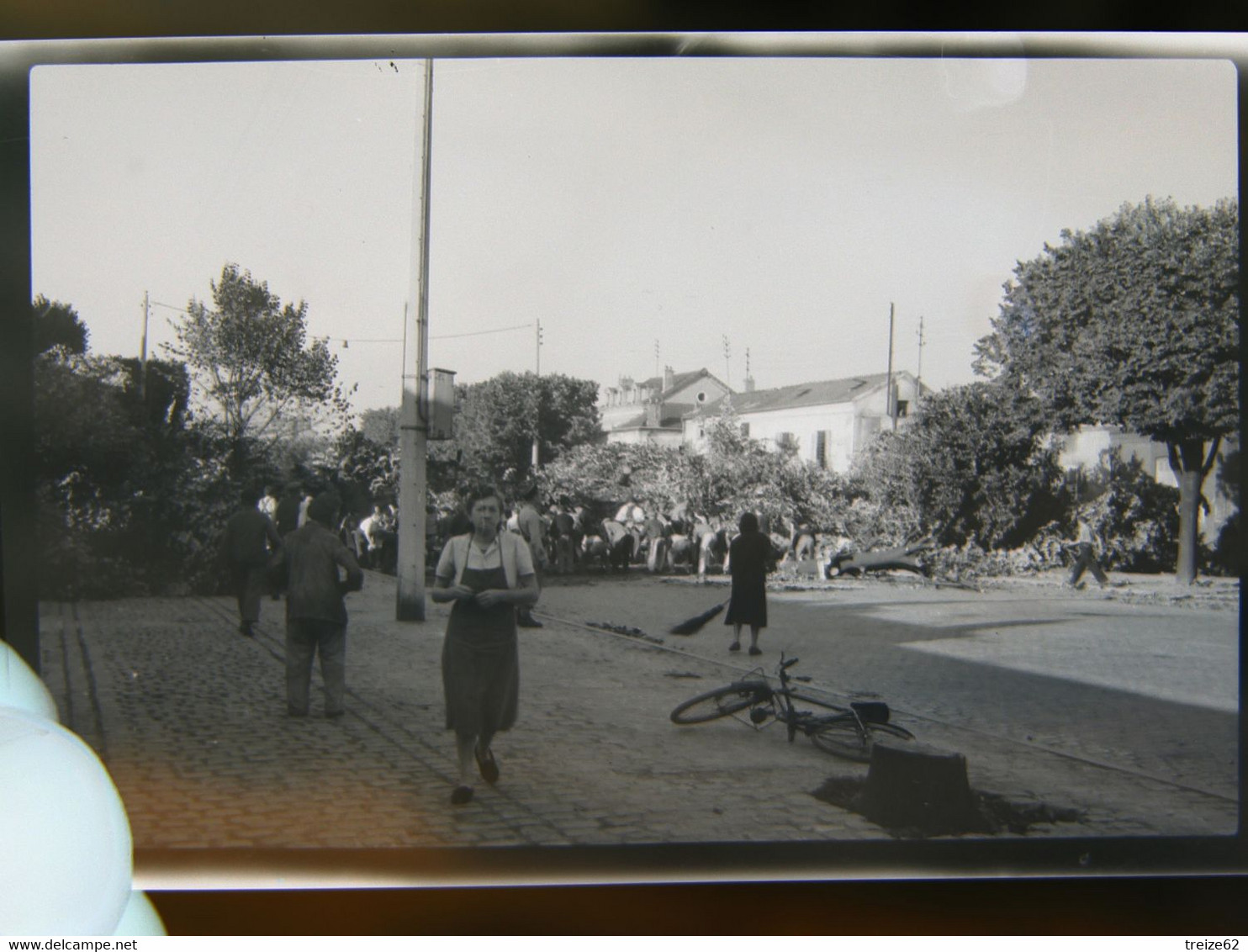 Lot 8 négatifs souples photos originales Août 1944 LA LIBERATION lieu à déterminer