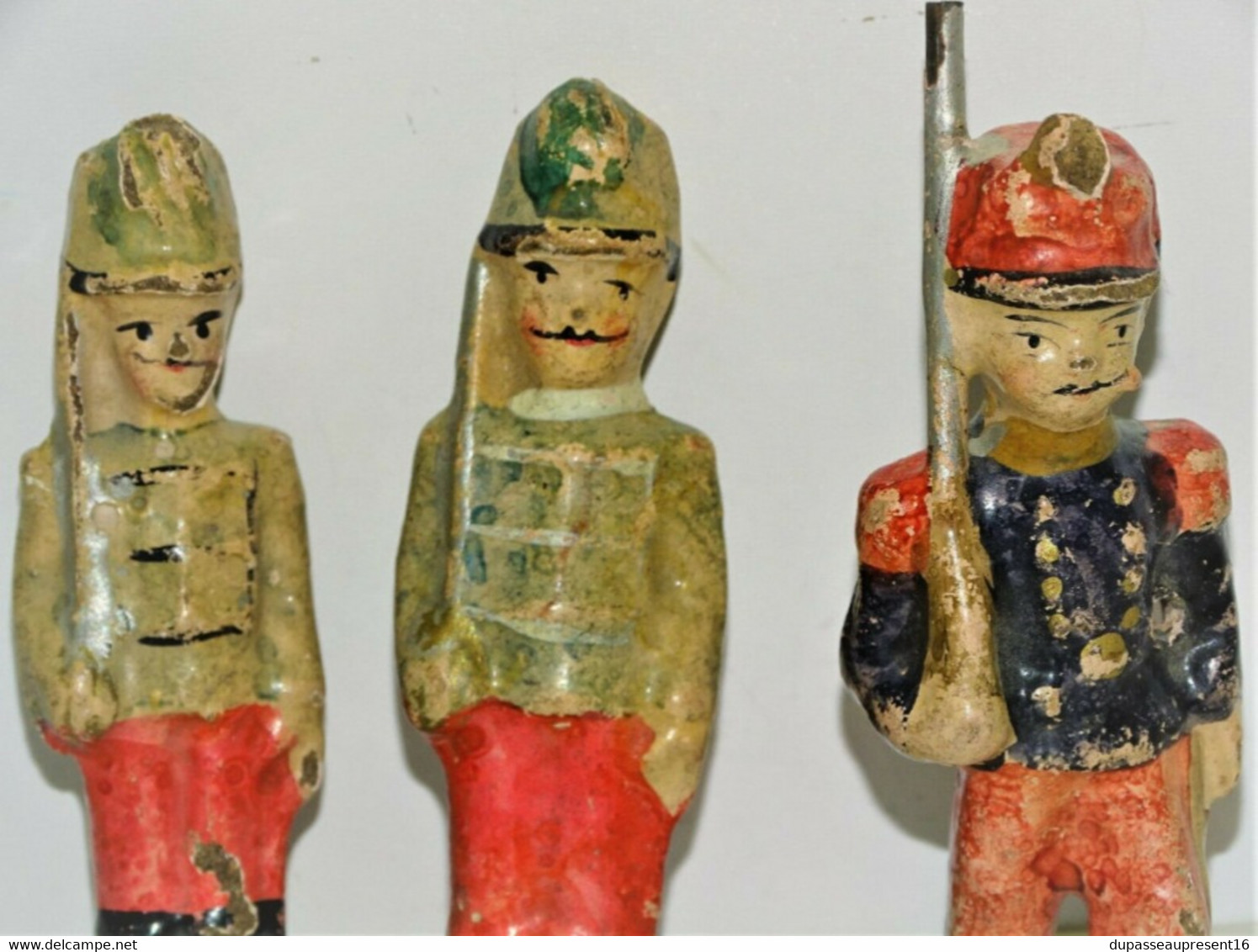 3 FIGURINES SOLDATS POILUS CARTON BOUILLI début XXe JOUETS ANCIENS VIEUX JOUETS jouets anciens militaria poilu piou piou