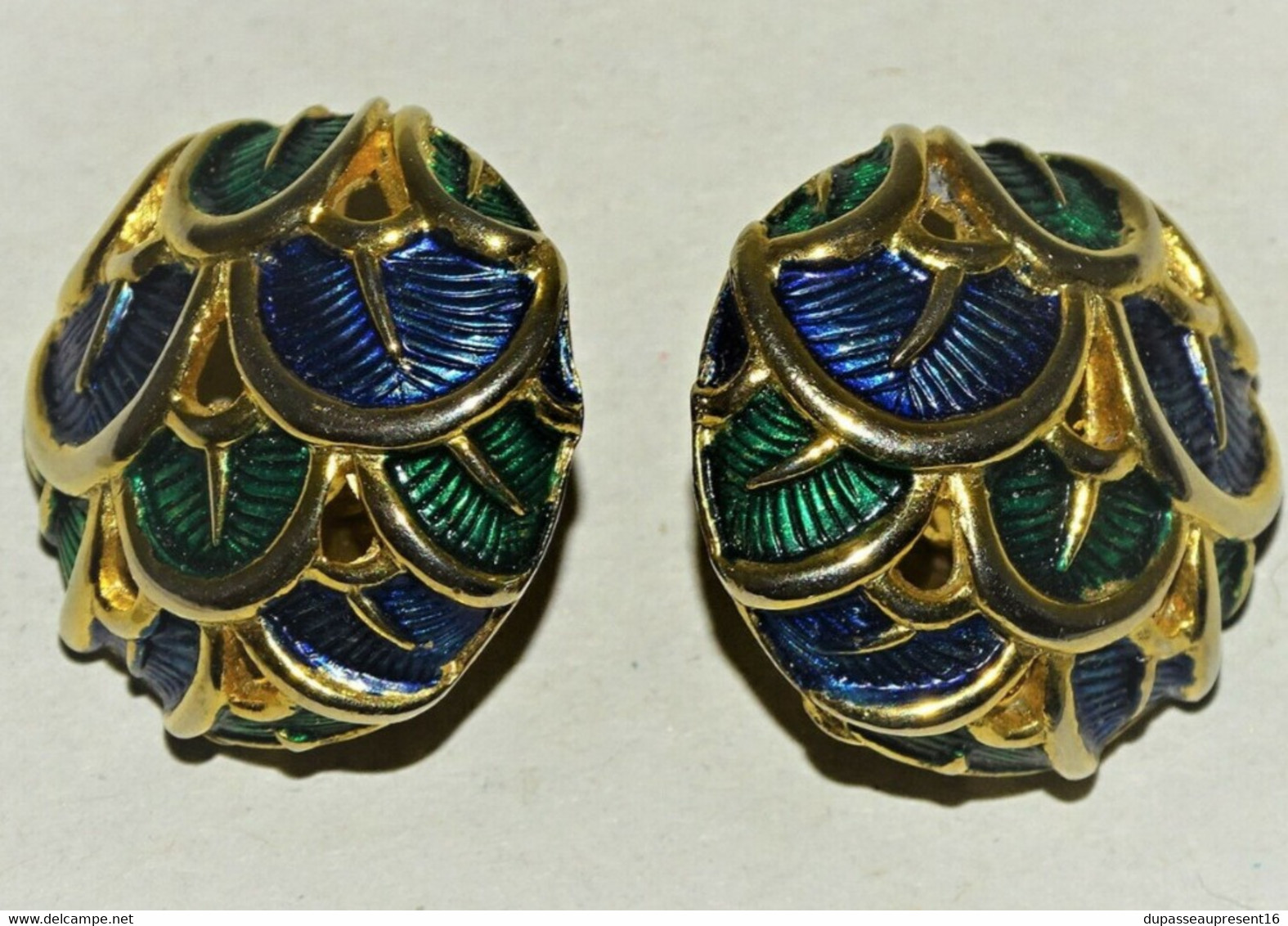 PAIRE DE BOUCLES D'OREILLES CLIPS Dorés et émaillés bleu/vert BOUGKEZ N° 9127E  BIJOU FANTAISIE BIJOU ANCIEN