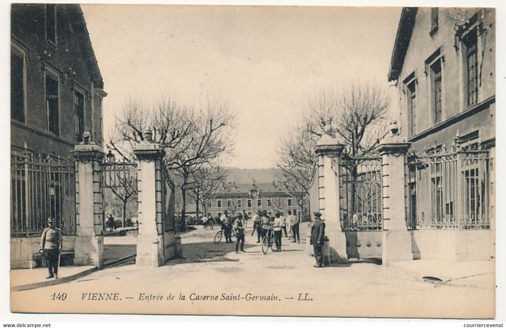 CPA - VIENNE (Isère) - Entrée De La Caserne Saint Germain - Vienne