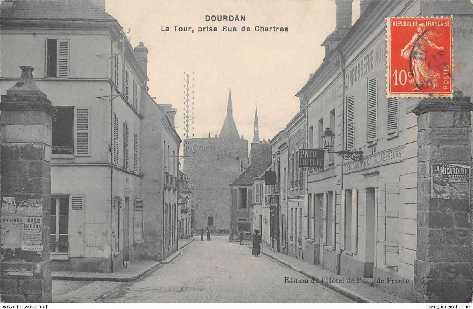 CPA 94 DOURDAN LA TOUR PRISE RUE DE CHARTRES (cliché Pas Courant - Dourdan