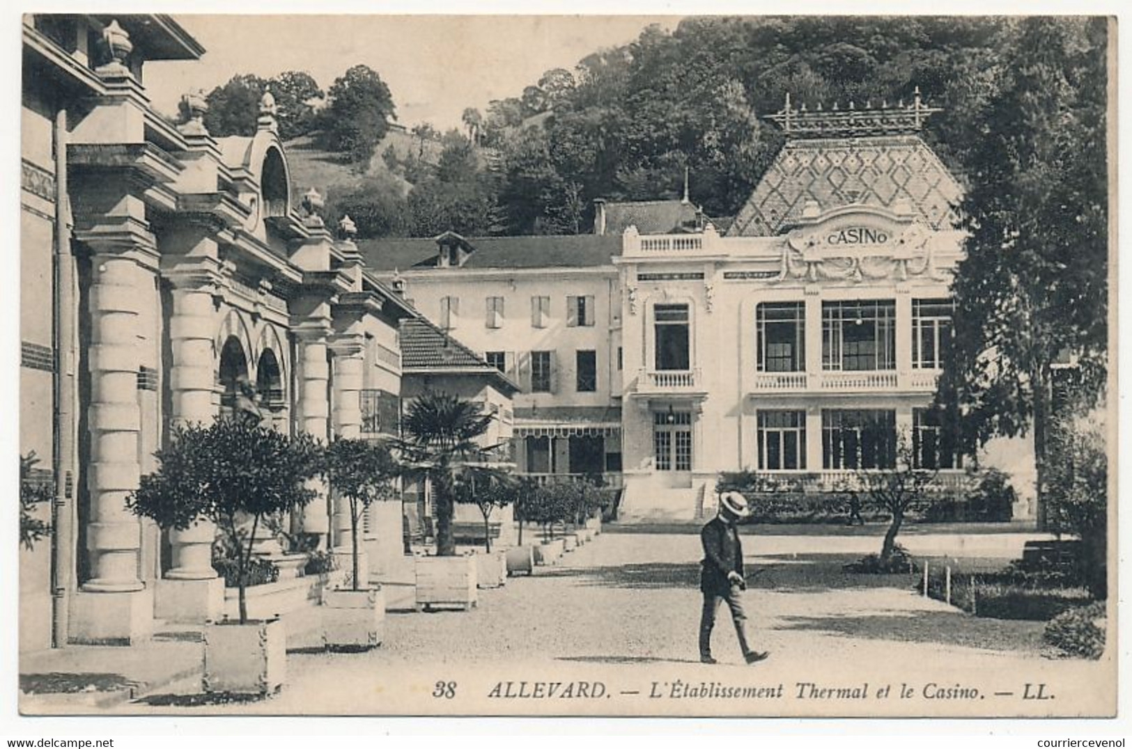 CPA - ALLEVARD (Isère) - L'Etablissement Thermal Et Le Casino - Allevard
