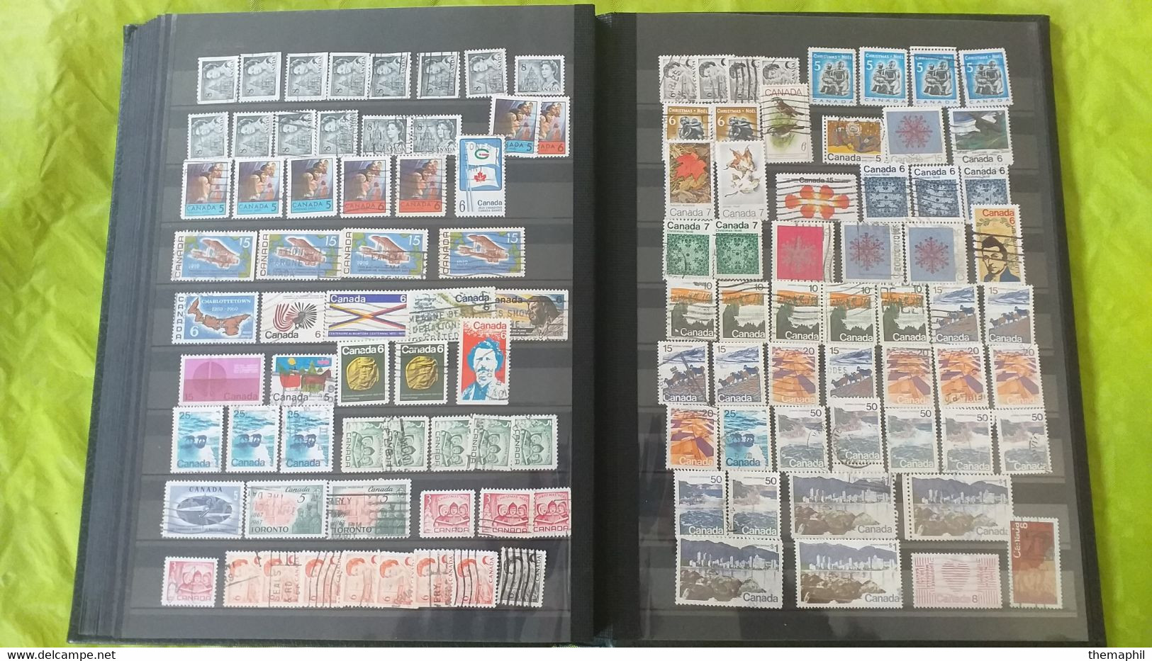 lots TH 561 CANADA un lot de 2 classeurs + un vrac de 500 timbres dans des pochettes