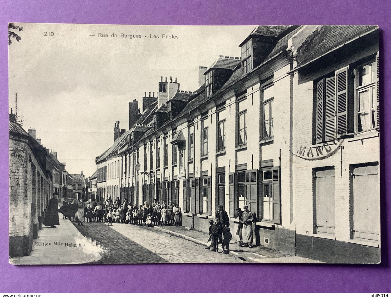 59   CASSEL  Rue De BERGUES  Les Écoles  Beau Plan Animé   Bon état (nom éffacé) - Cassel