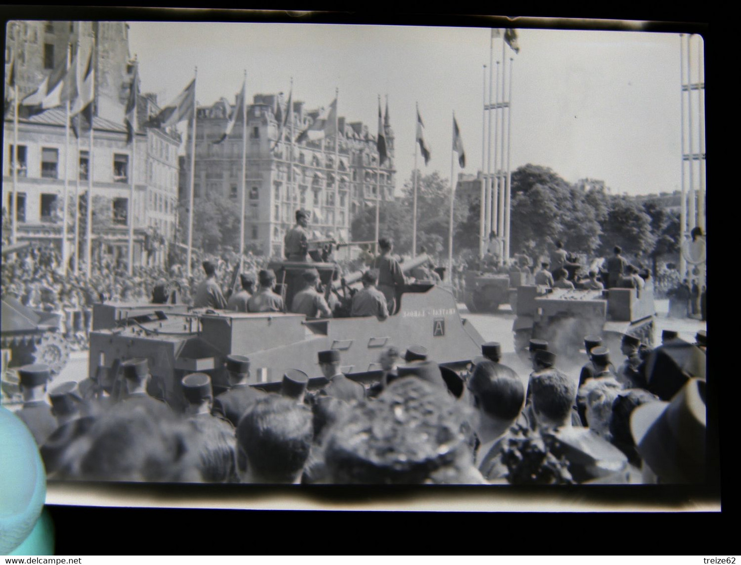 Lot 4 Négatifs Souples De Photo 1945 Réception De La 2 ème DB ( Division Blindée )  Animée Lieu à Déterminer - Krieg, Militär