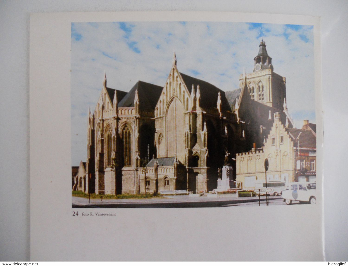 ST-BERTINUSKERK POPERINGE kerk westhoek kunst schatten interieur stijl altaar preekstoel koor