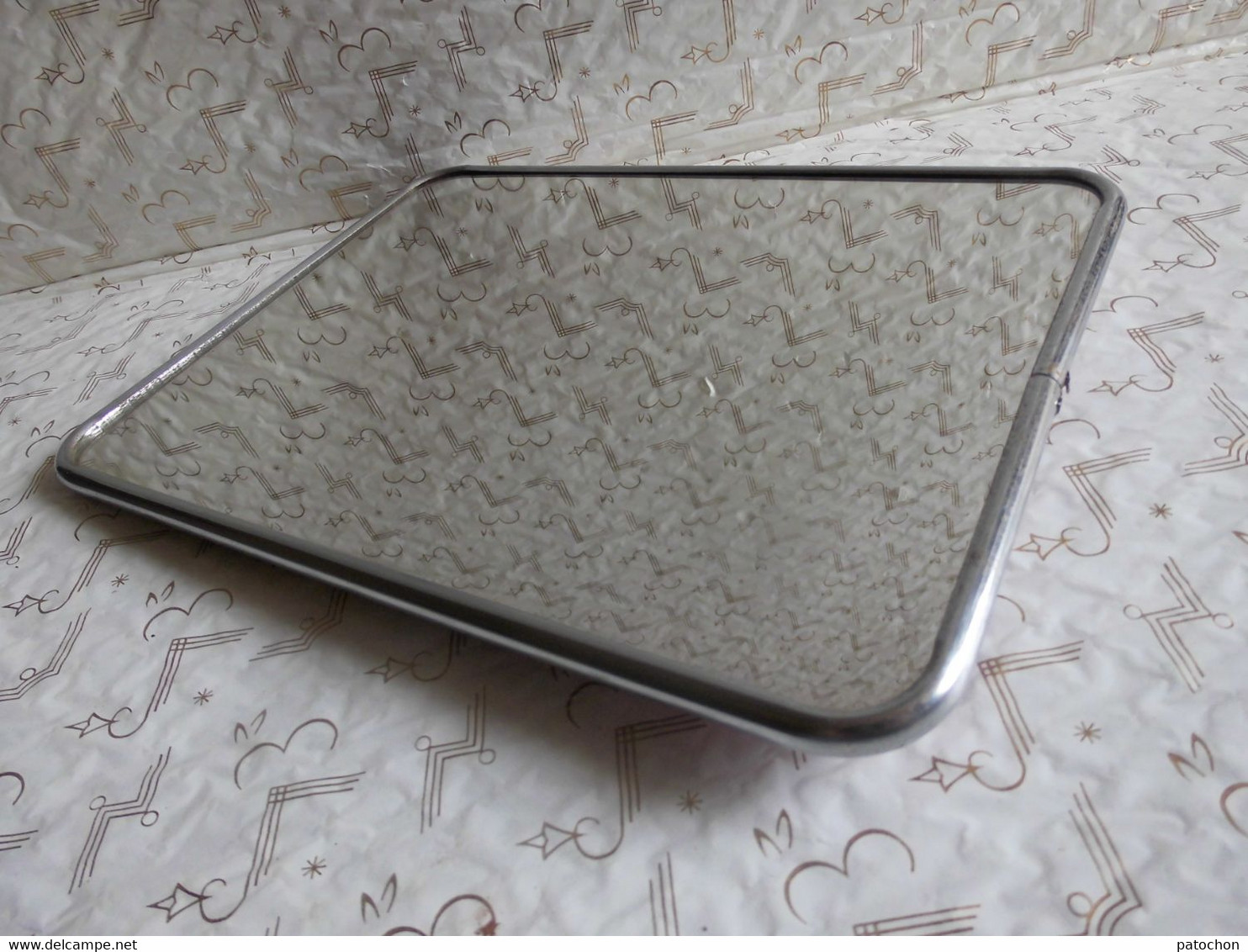 Beau Miroir Vintage à Suspendre Ou à Poser Modèle Moyenne Taille 17 X 23 Cm - Miroirs