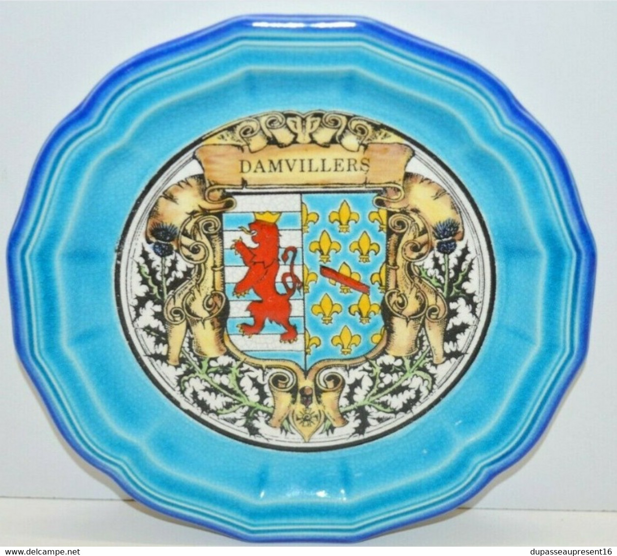 PETITE ASSIETTE EMAUX DE LONGWY BLASON DAMVILLERS MEUSE ST JEAN De L'AIGLE Déco COLLECTION VITRINE - Longwy (FRA)