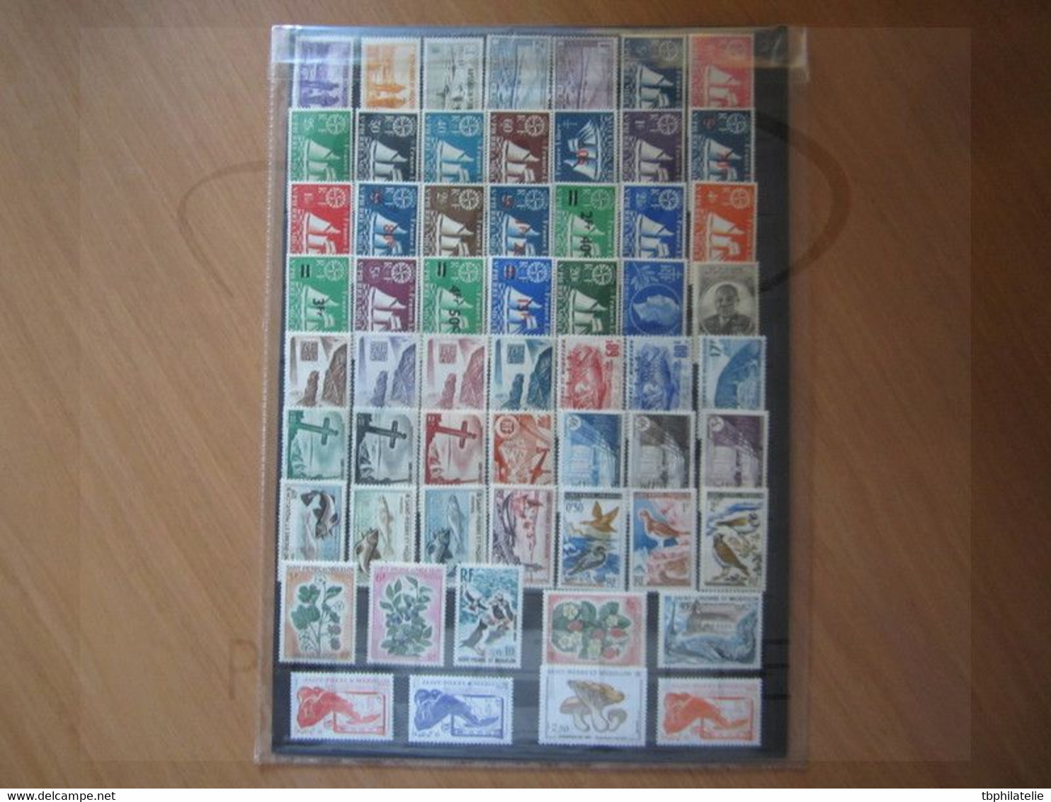 VEND LOT DE 100 TIMBRES DE S.P.M. , NEUFS (d) - Collezioni & Lotti