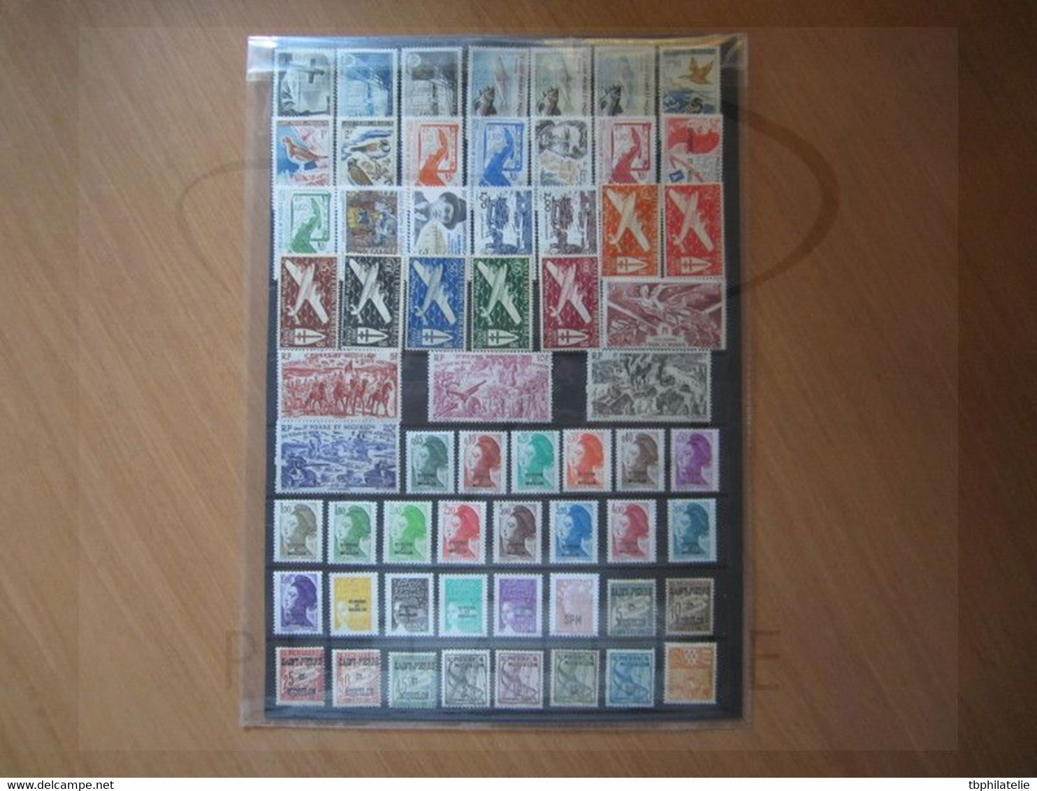 VEND LOT DE 100 TIMBRES DE S.P.M. , NEUFS (e) - Collections, Lots & Series