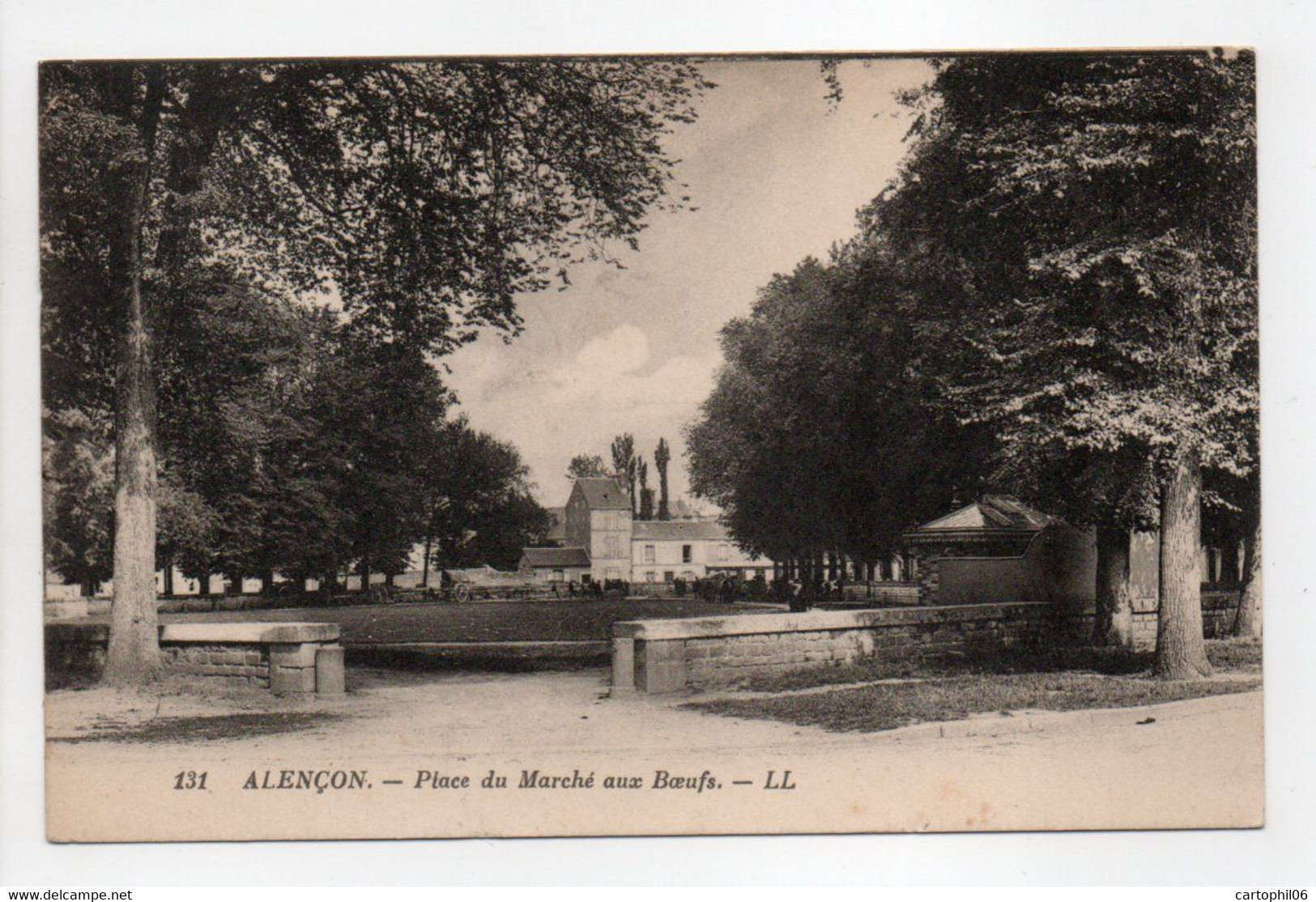 - CPA ALENCON (61) - Place Du Marché Aux Boeufs - Editions Lévy 131 - - Alencon