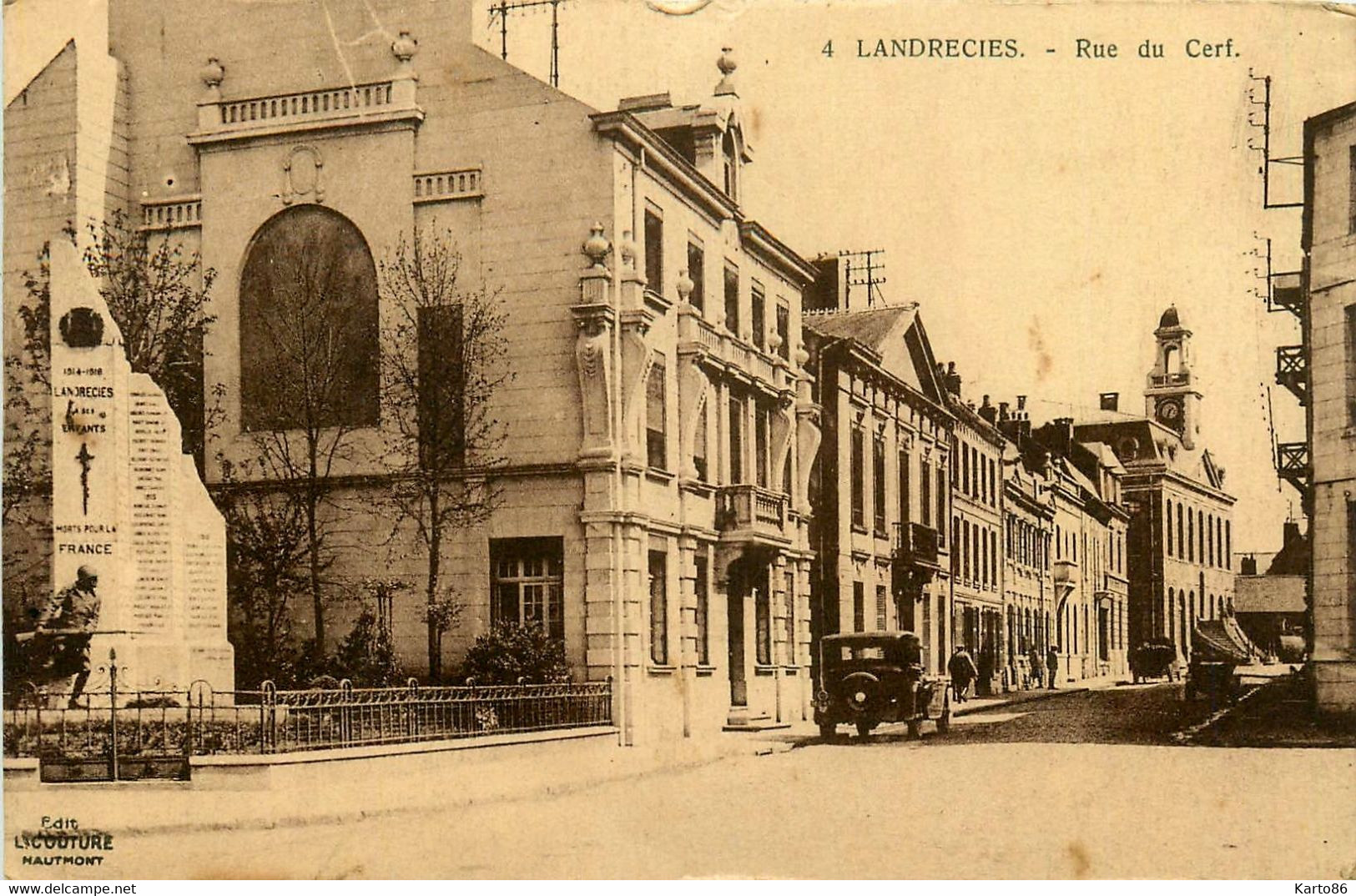 Landrecies * La Rue Du Cerf * Automobile Voiture Ancienne * Monument Aux Morts - Landrecies