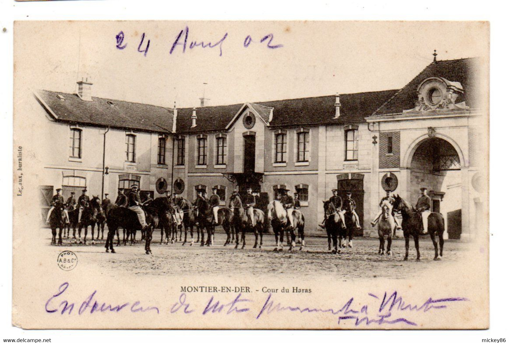 MONTIER EN DER - 1902-- Cour Du Haras   ( Très Animée , Chevaux  )...cachet  Vendeuvre -10.....à Saisir - Montier-en-Der